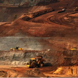 MAGNETITE IRON ORE Fe  64%